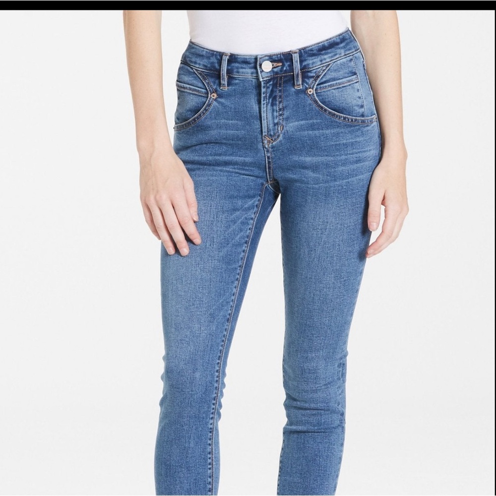 Gisele Dear JoHn jeans